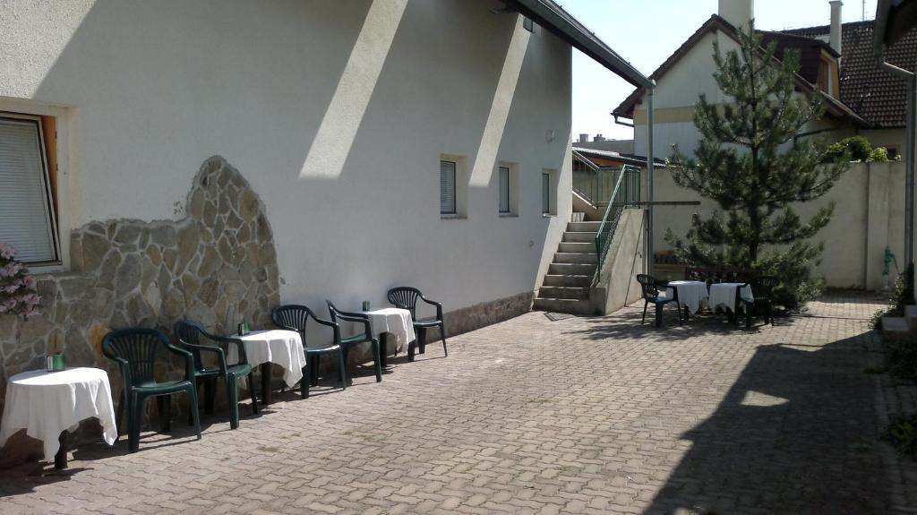 زنويمو Hotel Bax المظهر الخارجي الصورة