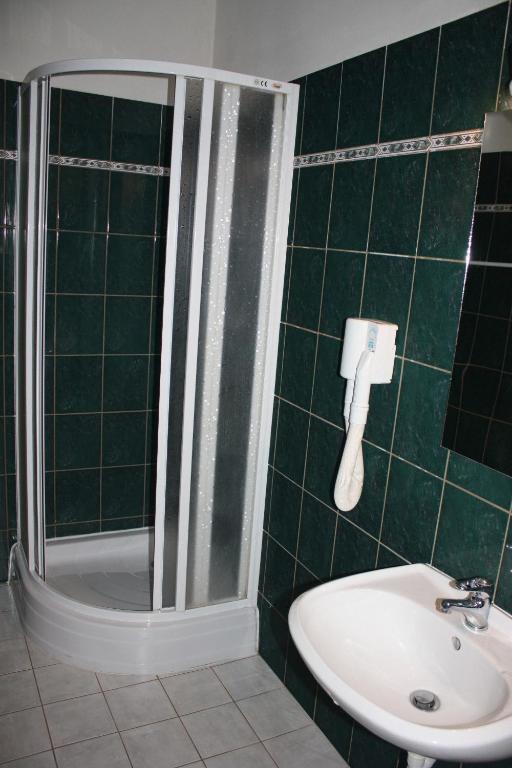 زنويمو Hotel Bax المظهر الخارجي الصورة